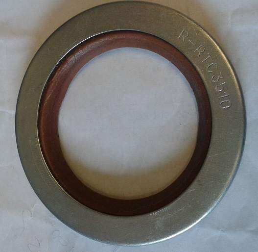 Hub Oil Seal in metal/leather
