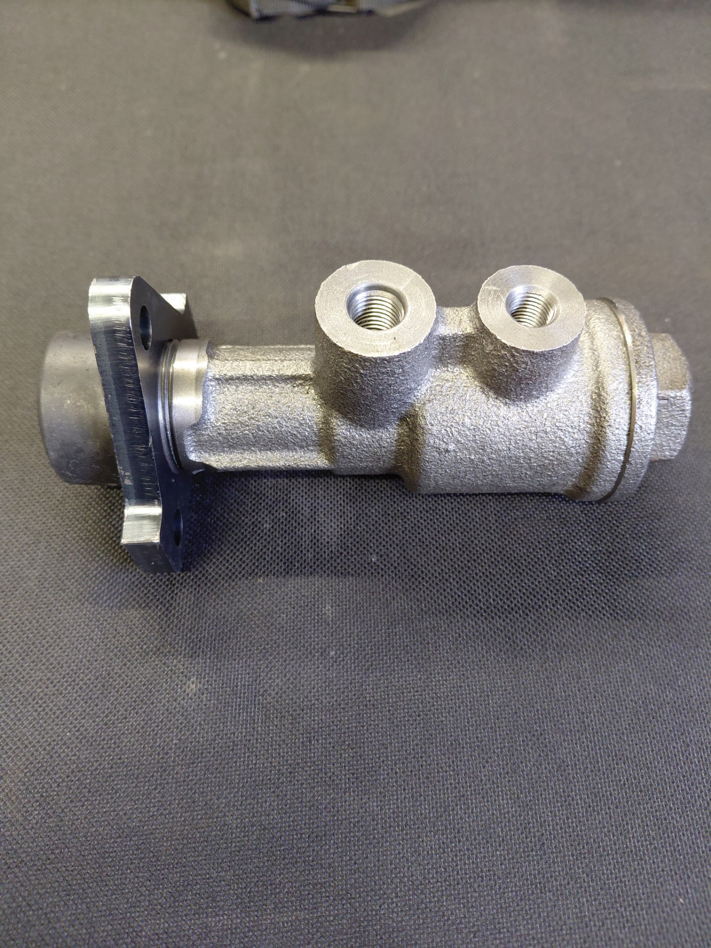 Master Cylinder 86" 88" 107" with 10" Brakes